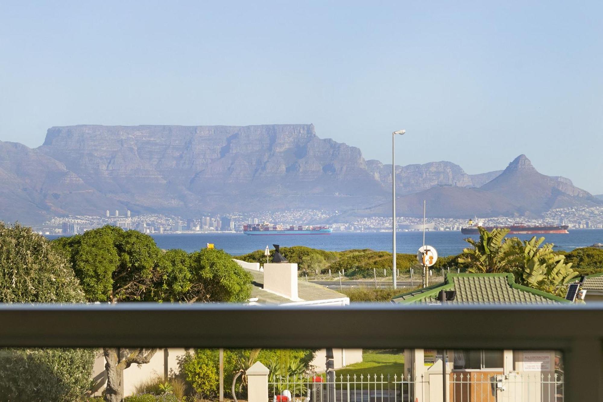 Big Bay Beach Club 122 By Hostagents Apartment Bloubergstrand Bagian luar foto