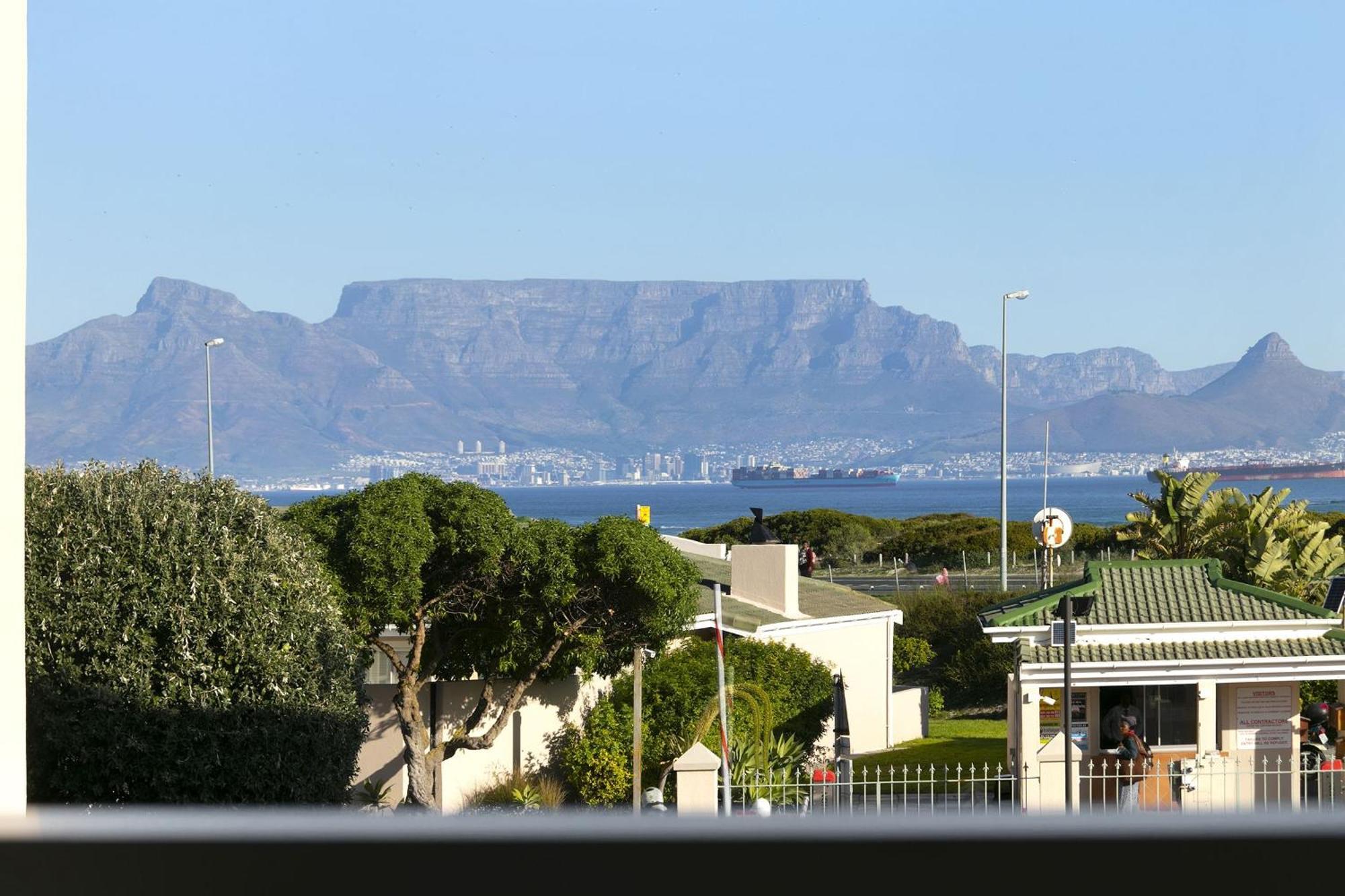 Big Bay Beach Club 122 By Hostagents Apartment Bloubergstrand Bagian luar foto